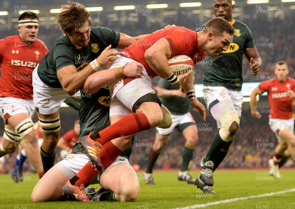241118 - Wales v South Africa - Under Armour Series -  George North of Wales is tackled by Eben Etzebeth and Steven Kitshoff of South Africa 