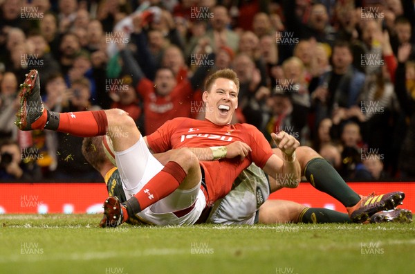 241118 - Wales v South Africa - Under Armour Series -  Liam Williams of Wales celebrates scoring a try