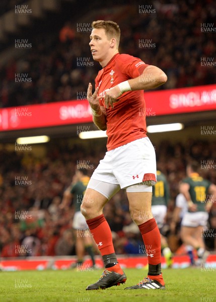 241118 - Wales v South Africa - Under Armour Series -  Liam Williams of Wales celebrates scoring a try