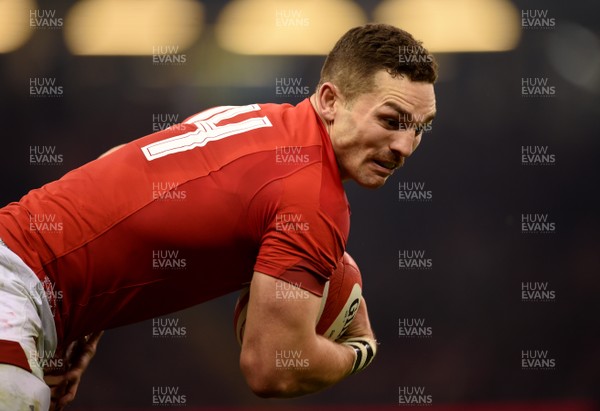 241118 - Wales v South Africa - Under Armour Series -  George North of Wales looks for a way through