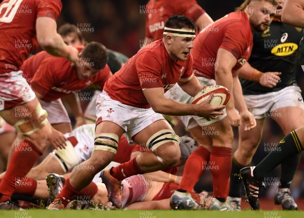241118 - Wales v South Africa - Under Armour Series -  Ellis Jenkins of Wales  looks for a way through