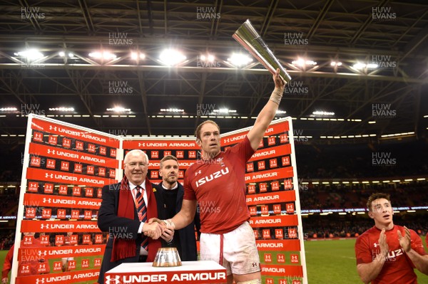 241118 - Wales v South Africa - Under Armour Series 2018 - Alun Wyn Jones of Wales receives the Prince William Cup from Dennis Gethin