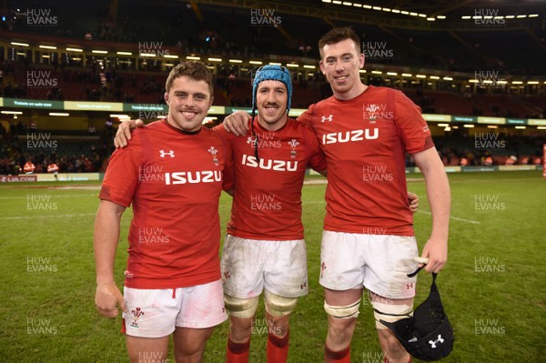 241118 - Wales v South Africa - Under Armour Series 2018 - Nicky Smith, Justin Tipuric and Adam Beard of Wales at the end of the game