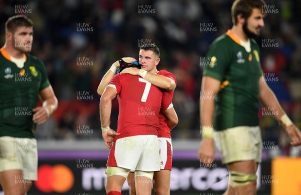 271019 - Wales v South Africa - Rugby World Cup Semi-Final - Dejected Owen Watkin of Wales hugs Justin Tipuric