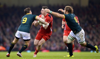 291114 - Wales v South Africa - Dove Men Series -Alex Cuthbert of Wales is tackled by Cobus Oosthuizen and Duane Vermeulen of South Africa