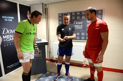 291114 - Wales v South Africa - Dove Men Series -Jean de Villiers of South Africa and Sam Warburton of Wales with referee John Lacey during the coin toss