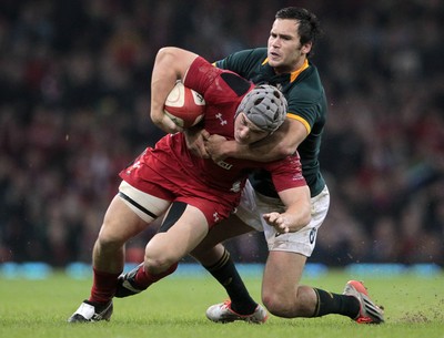 291114 - Wales v South Africa - Dove Men Series - Jonathan Davies of Wales is tackled by Jan Serfontein of South Africa