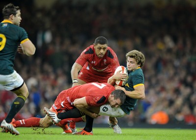 291114 - Wales v South Africa - Dove Men Series - Pat Lambie of South Africa is tackled by Sam Warburton and Taulupe Faletau of Wales