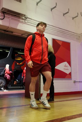 291125 - Wales v South Africa Springboks - Quilter Nations Series - Dan Edwards of Wales arrives at the stadium