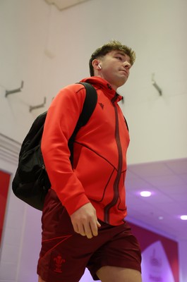 291125 - Wales v South Africa Springboks - Quilter Nations Series - Dan Edwards of Wales arrives at the stadium