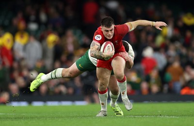 291125 - Wales v South Africa Springboks - Quilter Nations Series - Joe Roberts of Wales is tackled by Marco van Staden of South Africa 