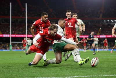 291125 - Wales v South Africa Springboks - Quilter Nations Series - Ellis Mee of Wales can�t get a hand to the ball