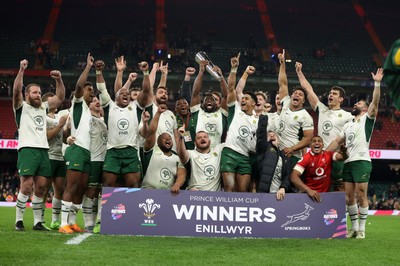 291125 - Wales v South Africa Springboks - Quilter Nations Series - Siya Kolisi of South Africa and South Africa lift the Prince William Cup
