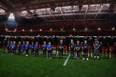 291125 - Wales v South Africa Springboks - Quilter Nations Series - Wales sing the anthem