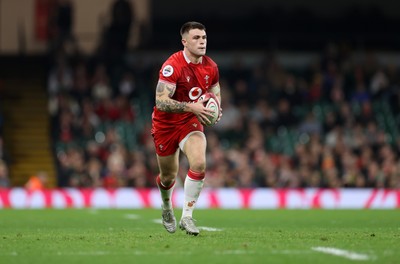 291125 - Wales v South Africa Springboks - Quilter Nations Series - Joe Roberts of Wales 