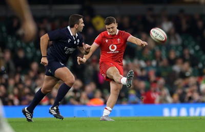 291125 - Wales v South Africa Springboks - Quilter Nations Series - Callum Sheedy of Wales 