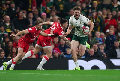 291125 - Wales v South Africa Springboks, Quilter Nations Series - Ethan Hooker of South Africa races in to score try