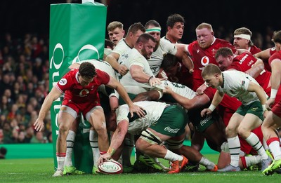 291125 - Wales v South Africa Springboks, Quilter Nations Series - Jasper Wiese of South Africa scores try