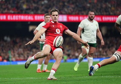 291125 - Wales v South Africa Springboks, Quilter Nations Series - Kieran Hardy of Wales kicks clear