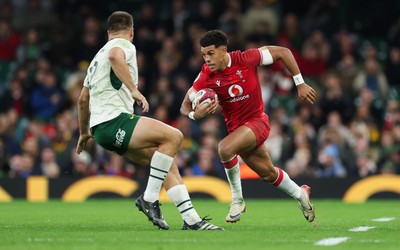 291125 - Wales v South Africa Springboks, Quilter Nations Series - Rio Dyer of Wales looks to attack
