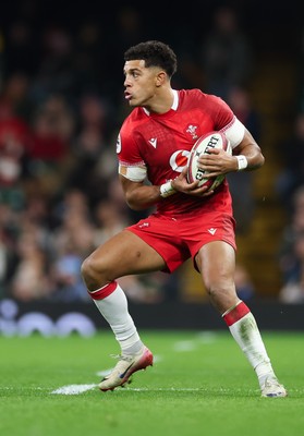 291125 - Wales v South Africa Springboks, Quilter Nations Series - Rio Dyer of Wales looks to attack