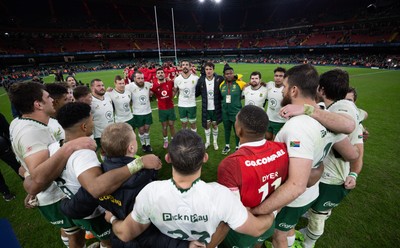 291125 - Wales v South Africa Springboks, Quilter Nations Series - South Africa huddle up at the end of the match 