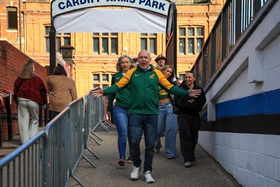 291125 - Wales v South Africa - Quilter Nations Series - South Africa fans before game