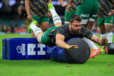 291125 - Wales v South Africa - Quilter Nations Series - South Africa players warming up before game 