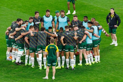291125 - Wales v South Africa - Quilter Nations Series - South Africa huddle during the warm up