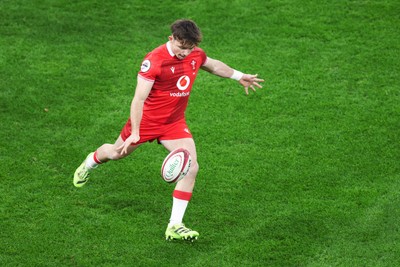 291125 - Wales v South Africa - Quilter Nations Series - Dan Edwards of Wales kicks the ball