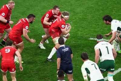 291125 - Wales v South Africa - Quilter Nations Series - Aaron Wainwright of Wales runs at the defence