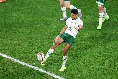 291125 - Wales v South Africa - Quilter Nations Series - Sacha Feinberg-Mngomezulu of South Africa kicks the ball
