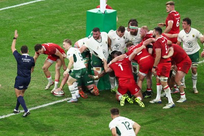 291125 - Wales v South Africa - Quilter Nations Series - Jasper Wiese of South Africa scores a try