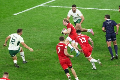 291125 - Wales v South Africa - Quilter Nations Series - Blair Murray of Wales makes a break