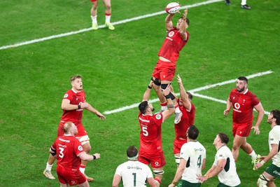 291125 - Wales v South Africa - Quilter Nations Series - Alex Mann of Wales wins a lineout
