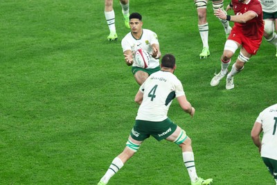 291125 - Wales v South Africa - Quilter Nations Series - Sacha Feinberg-Mngomezulu of South Africa passes the ball