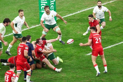 291125 - Wales v South Africa - Quilter Nations Series - Dewi Lake passes the ball out of a maul to Reuben Morgan-Williams of Wales