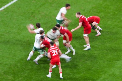 291125 - Wales v South Africa - Quilter Nations Series - Eben Etzebeth of South Africa wins a lineout