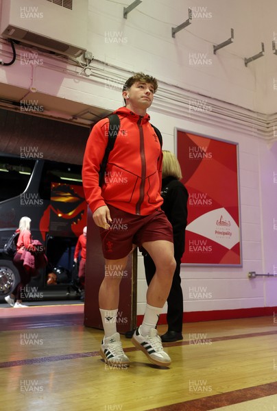 291125 - Wales v South Africa Springboks - Quilter Nations Series - Dan Edwards of Wales arrives at the stadium