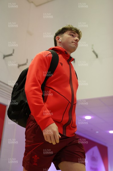 291125 - Wales v South Africa Springboks - Quilter Nations Series - Dan Edwards of Wales arrives at the stadium