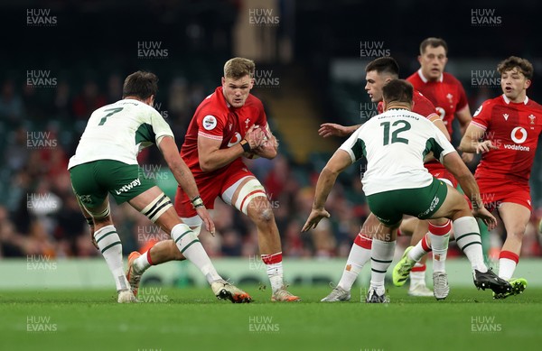 291125 - Wales v South Africa Springboks - Quilter Nations Series - Taine Plumtree of Wales is tackled by Franco Mostert of South Africa 