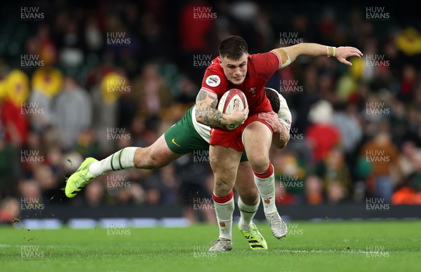 291125 - Wales v South Africa Springboks - Quilter Nations Series - Joe Roberts of Wales is tackled by Marco van Staden of South Africa 