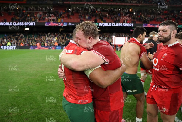 291125 - Wales v South Africa Springboks - Quilter Nations Series - Dewi Lake of Wales shakes hands with the opposition at full time