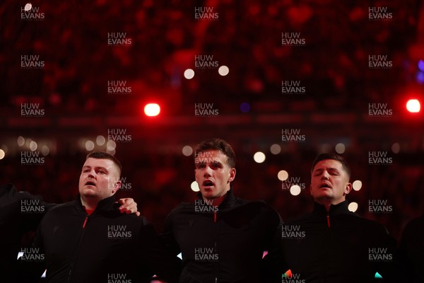 291125 - Wales v South Africa Springboks - Quilter Nations Series - Danny Southworth, Kieran Hardy and Callum Sheedy of Wales sing the anthem