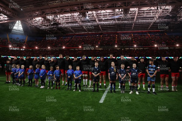 291125 - Wales v South Africa Springboks - Quilter Nations Series - Wales sing the anthem