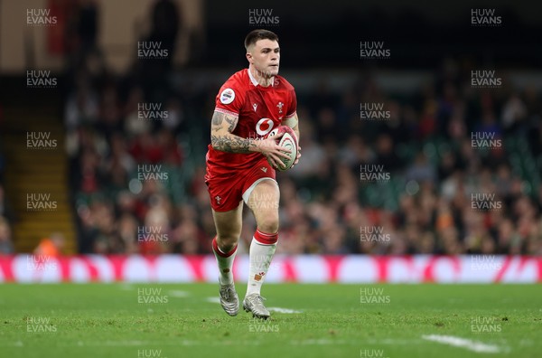 291125 - Wales v South Africa Springboks - Quilter Nations Series - Joe Roberts of Wales 