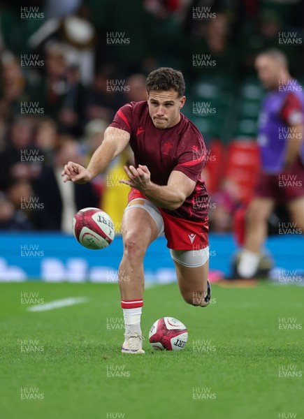 291125 - Wales v South Africa Springboks, Quilter Nations Series - Kieran Hardy of Wales during warm up