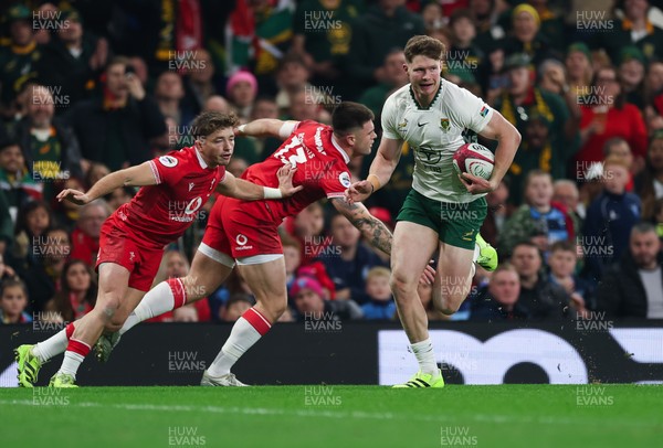 291125 - Wales v South Africa Springboks, Quilter Nations Series - Ethan Hooker of South Africa races in to score try