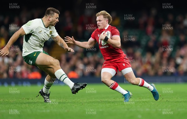 291125 - Wales v South Africa Springboks, Quilter Nations Series - Blair Murray of Wales looks to attack