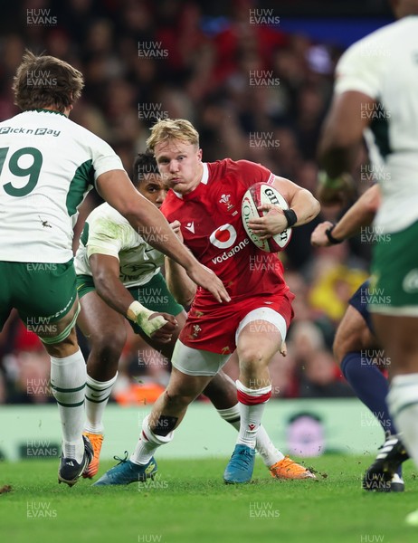 291125 - Wales v South Africa Springboks, Quilter Nations Series - Blair Murray of Wales looks to attack